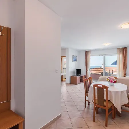 Strandnahe Mit Grossem Garten Dajla