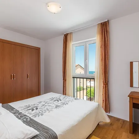 Apartment Strandnahe Mit Grossem Garten Dajla