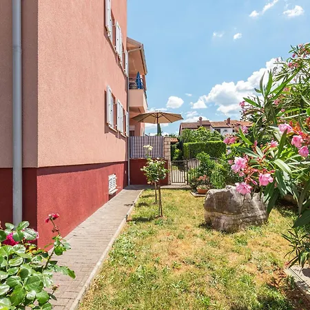 Strandnahe Mit Grossem Garten Apartment
