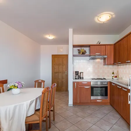 Strandnahe Mit Grossem Garten Apartment Dajla