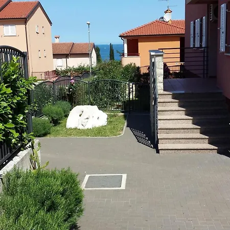 Strandnahe Mit Grossem Garten * Dajla